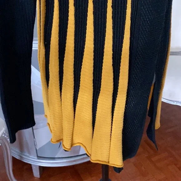 Sweater - Picture 2 of 5